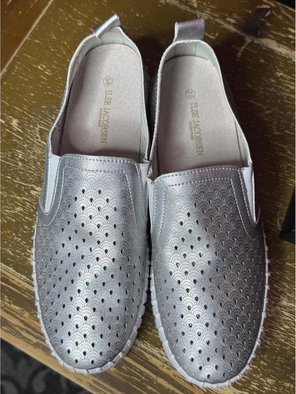 Ilse Jacobsen Hornbaek Womens Slip On Silver Shoes Size 39/ 8.5-9 U.S.